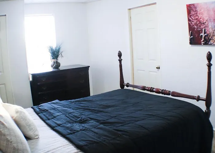 California Ave - 2 Bedroom - Away From Home! * Pittsburgh