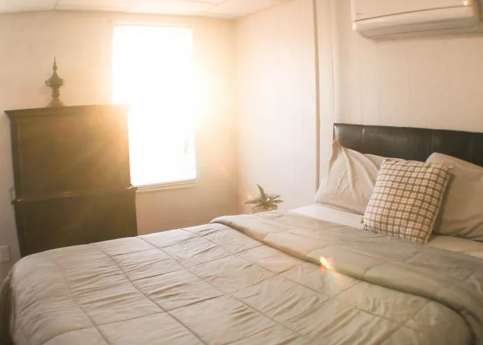 Apartment California Ave - 2 Bedroom - Away From Home! Pittsburgh